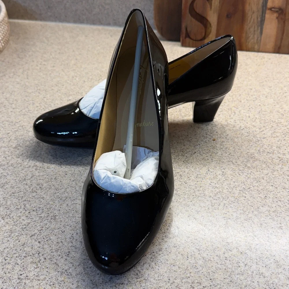 Elegant Black Women's Pumps by Trotters Leather 8 wide new